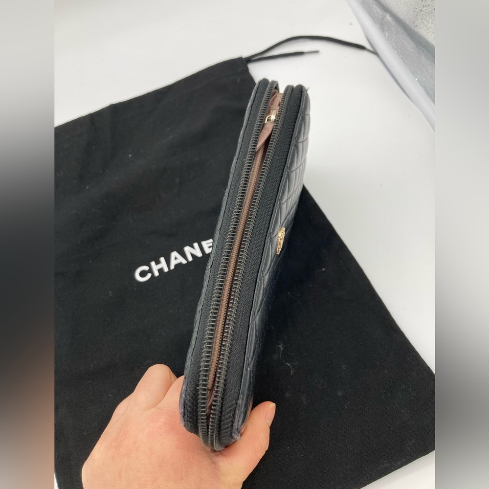 CHANEL CC QUILTED DIAMOND BLACK LAMBSKIN ZIPPY WALLET - Picture 5 of 15